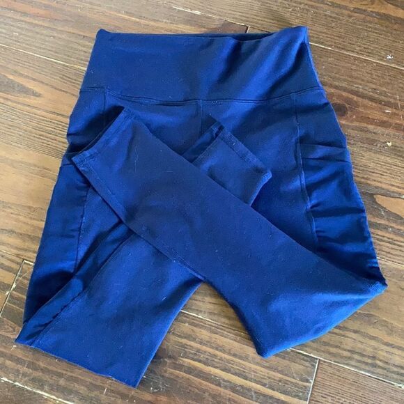 Fabletics Mila PowerHold High-Waisted Pocket Capri - Picture 6 of 7